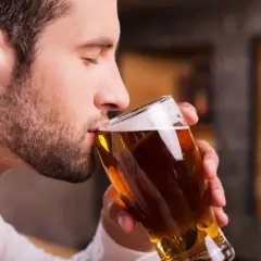 Czy piwo szkodzi na hemoroidy? Sprawdź, jak alkohol wpływa na zdrowie