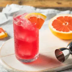Wódka grejpfrutowa z czym pić – odkryj najlepsze połączenia drinków
