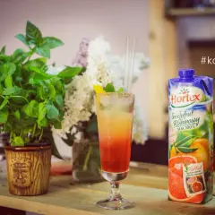 Orzeźwiający drink z sokiem żurawinowym i grejpfrutowym Hortex. Idealny na letnie popołudnie.