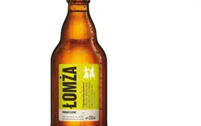 Łomża piwo rodzaje: butelka piwa Łomża z etykietą w kolorze limonki, przedstawiającą tańczące postacie.