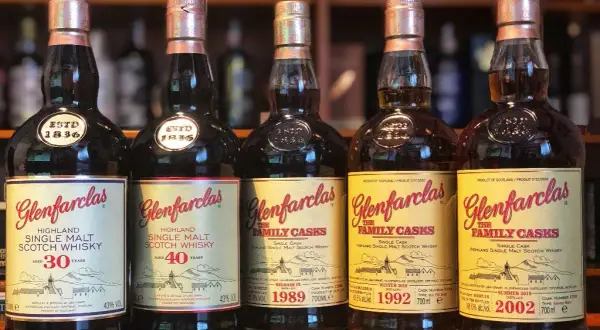Czy whisky to bimber? Odkryj kluczowe różnice między nimi