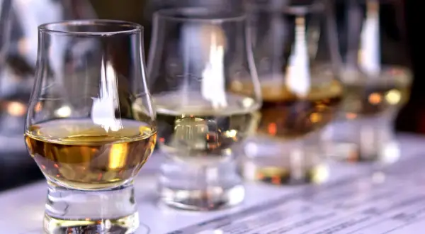 Jaka jest dobra whisky? Odkryj najlepsze wybory dla każdego smakosza