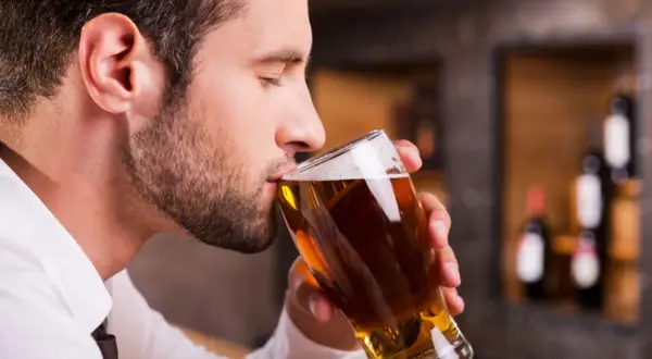 Czy piwo szkodzi na hemoroidy? Sprawdź, jak alkohol wpływa na zdrowie