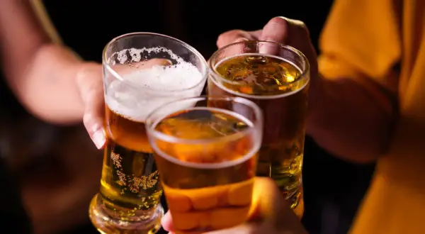 Czy piwo to alkohol? Zaskakujące fakty o jego wpływie na zdrowie