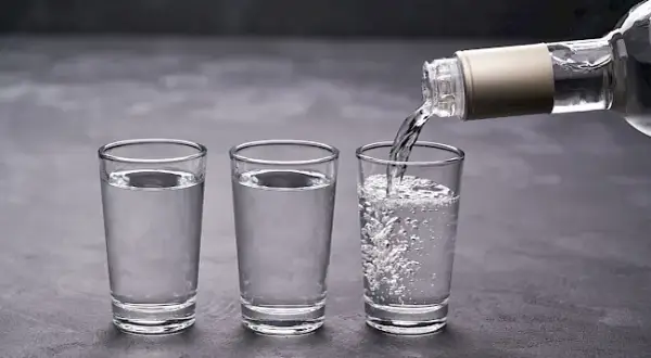 Ile węglowodanów ma wódka? Zaskakujące fakty o jej kaloriach