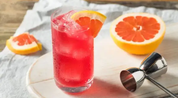 Wódka grejpfrutowa z czym pić – odkryj najlepsze połączenia drinków