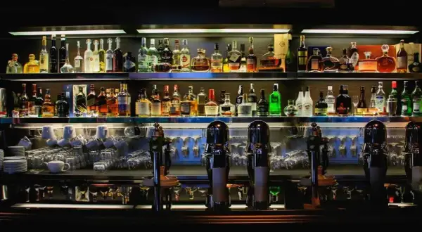 Ile wódki wypijesz, pijąc cztery piwa? Porównanie alkoholu