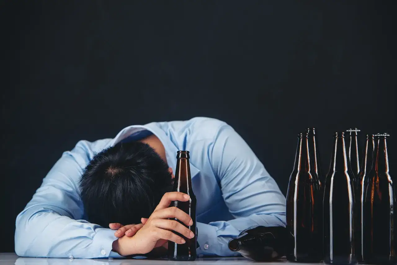 Zdjęcie Czy jedno piwo dziennie to alkoholizm? Poznaj zagrożenia zdrowotne